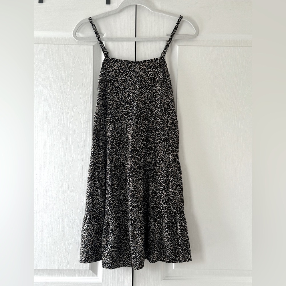 Old Navy black and tan patterned baby doll style dress - size small